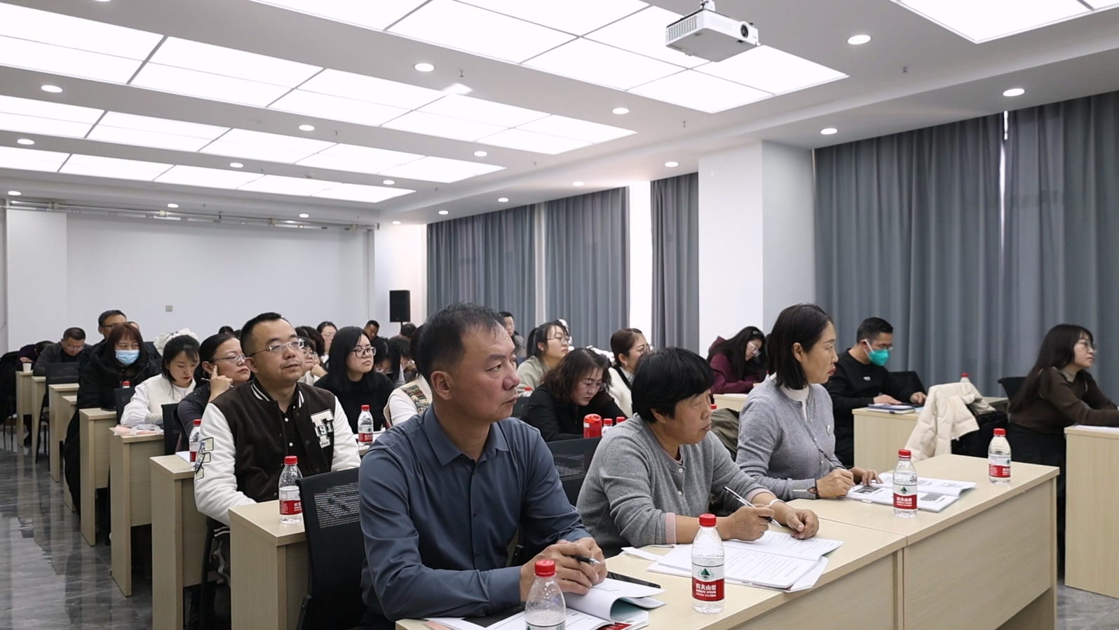 1739864972346881.jpg 379A1889.MP4_20250218_112240.431.jpg