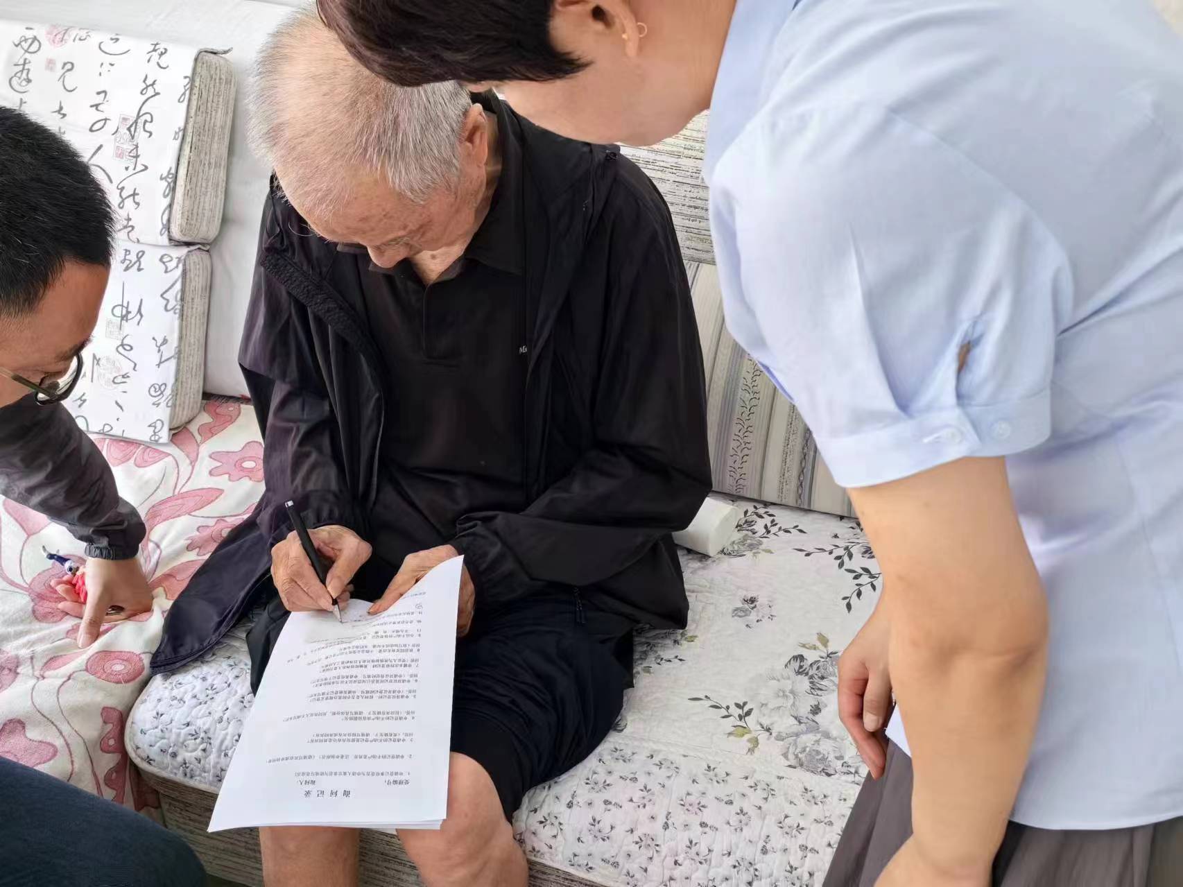 五原县不动产登记中心上门服务暖人心